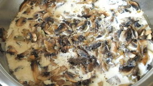 шампиньоны в сливочном соусе
