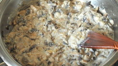 шампиньоны в сливочном соусе