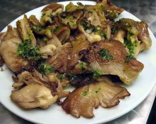 Тушенные грибы сыроежки с рисом