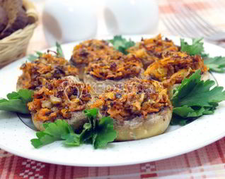 Запеченные шампиньоны с овощами