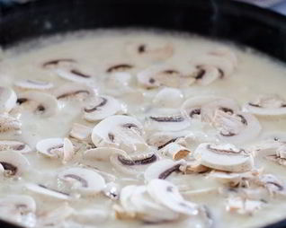 Жареные грибы со сливками