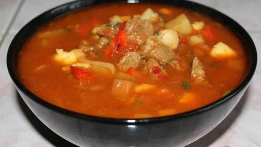 Рецепт говяжьего гуляша с чипетками