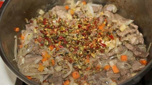 говяжий гуляш с чипетками