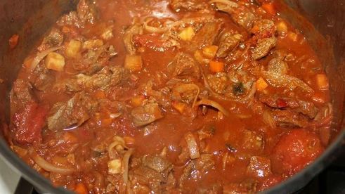 говяжий гуляш с чипетками