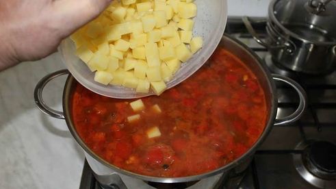 говяжий гуляш с чипетками