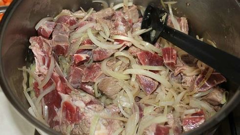 говяжий гуляш с чипетками