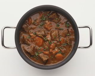 Гуляш из говядины с подливкой