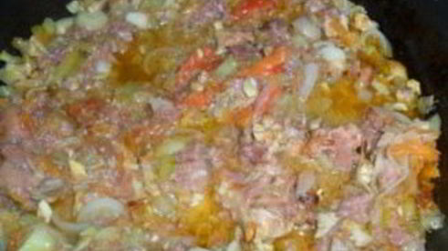 гуляш из тушенки