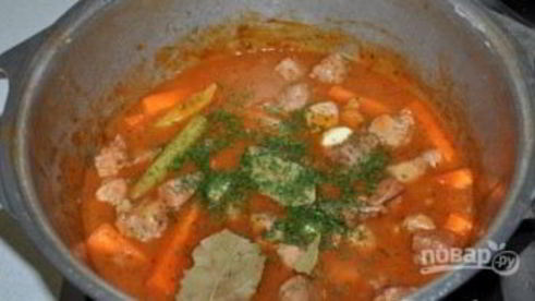 гуляш с красным вином