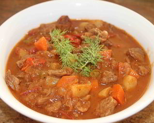 Гуляш с овощами