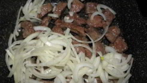 гуляш со сливками