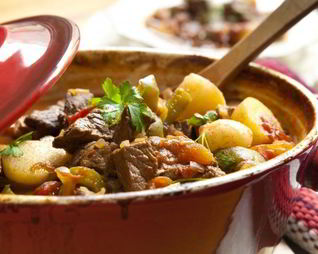 Гуляш в горшочках