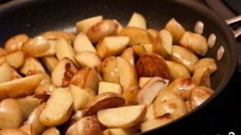 гуляш в горшочках