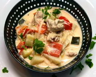 Гуляш в сметанном соусе