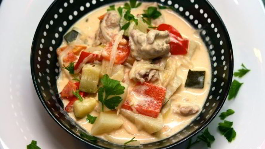 Рецепт гуляша в сметанном соусе