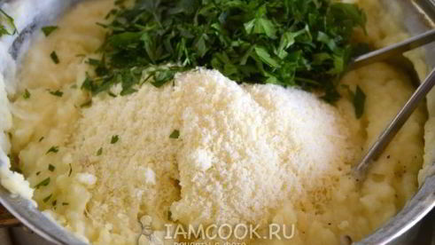 картофельное пюре с пармезаном и петрушкой