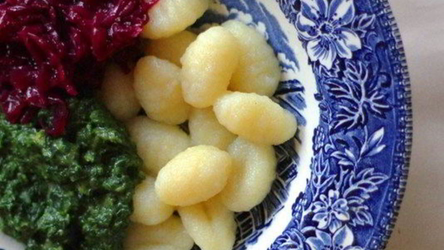 Рецепт картофельных клецек с соусом из шпината