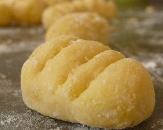 Картофельные ньокки с сыром горгонзола