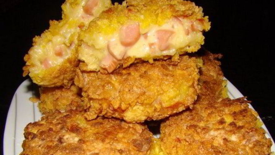 Рецепт быстрых сырных котлеток с сосисками