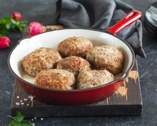 Классические котлеты с зеленью