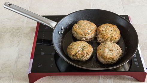 классические котлеты с зеленью