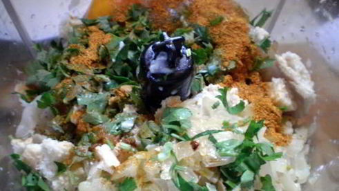 котлеты из двух видов рыб со сливочным соусом