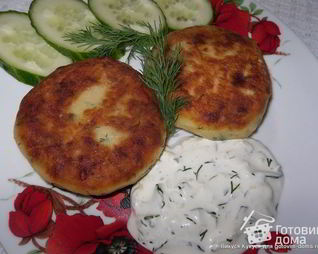 Котлеты из картофеля, сыра и укропа с грибами