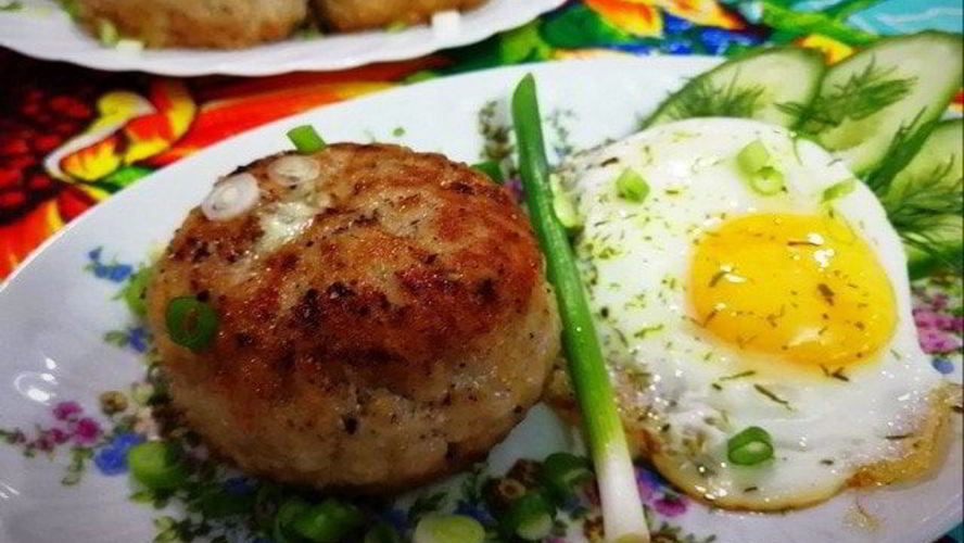 Рецепт сочных котлет из свинины с начинкой