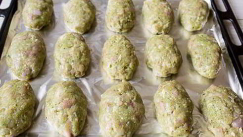 запеченные куриные котлеты с песто