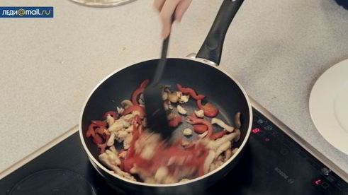 лапша с курицей и овощами