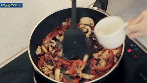 лапша с курицей и овощами