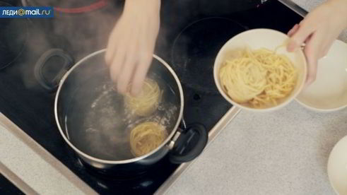 лапша с курицей и овощами