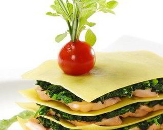 Лазанья из лосося, креветок и шпината