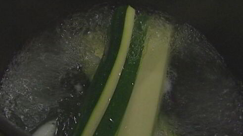 лазанья из цукини с рикоттой и соусом песто