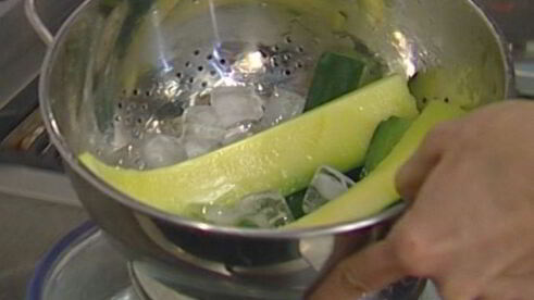 лазанья из цукини с рикоттой и соусом песто