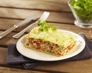 Лазанья из тунца и помидоров с сыром моцарелла