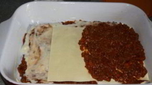 лазанья под соусом бешамель