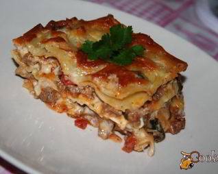 Лазанья с мясным фаршем и базиликом