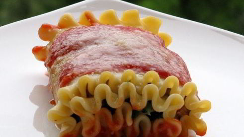 лазанья в рулетиках