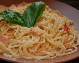 Итальянская паста Карбонара с беконом и сыром