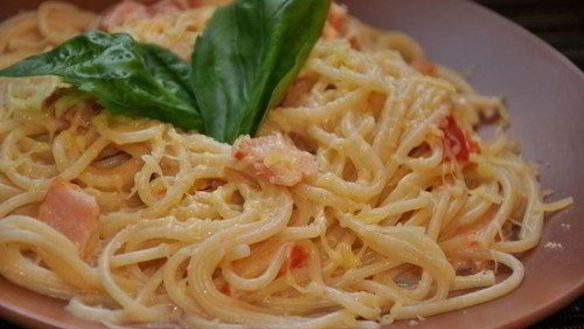 Рецепт Итальянской пасты Карбонара с беконом и сыром