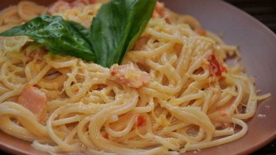 Рецепт итальянской пасты карбонара с беконом и сыром