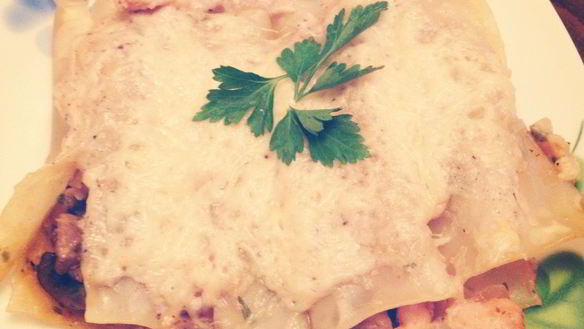 Рецепт Каннеллонь, фаршированных курицей и грибами под соусом бешамель