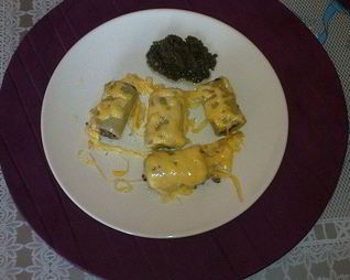 Каннеллони, фаршированные курицей с черносливом, с песто