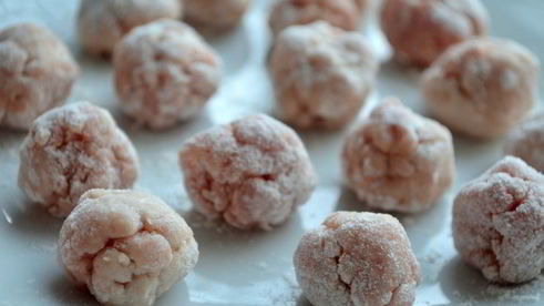 макароны с овощами и мясными шариками