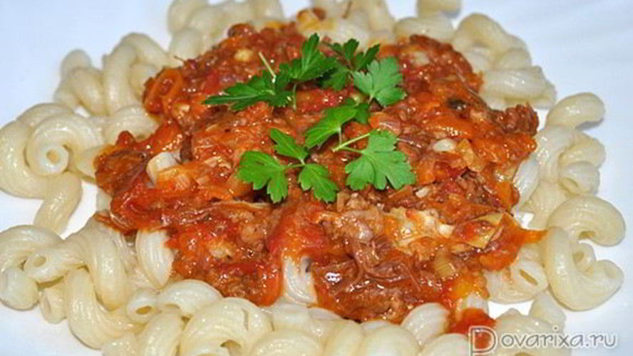 Рецепт макарон с тушенкой в томатном соусе