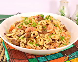 Макароны со свиным сердцем и копченой курицей