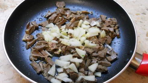 макароны со свиным сердцем и копченой курицей