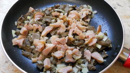 макароны со свиным сердцем и копченой курицей