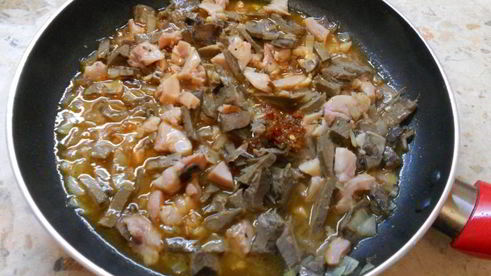 макароны со свиным сердцем и копченой курицей